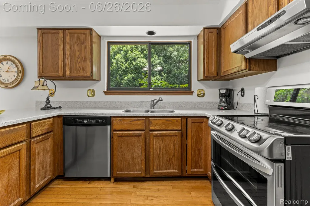 17520 Laurel Drive Livonia City MI 48152