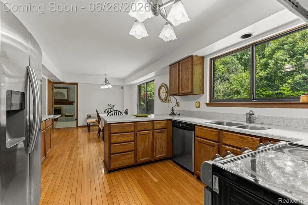 17520 Laurel Drive Livonia City MI 48152