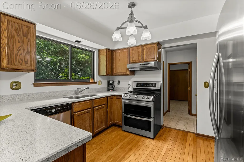 17520 Laurel Drive Livonia City MI 48152