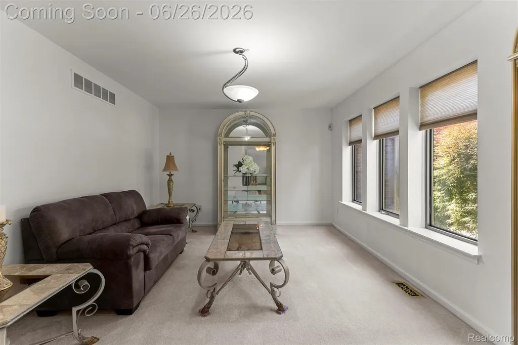 17520 Laurel Drive Livonia City MI 48152