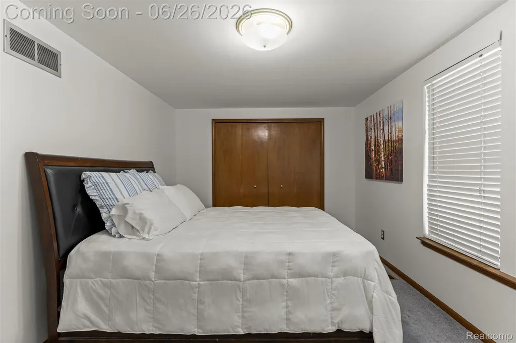 17520 Laurel Drive Livonia City MI 48152