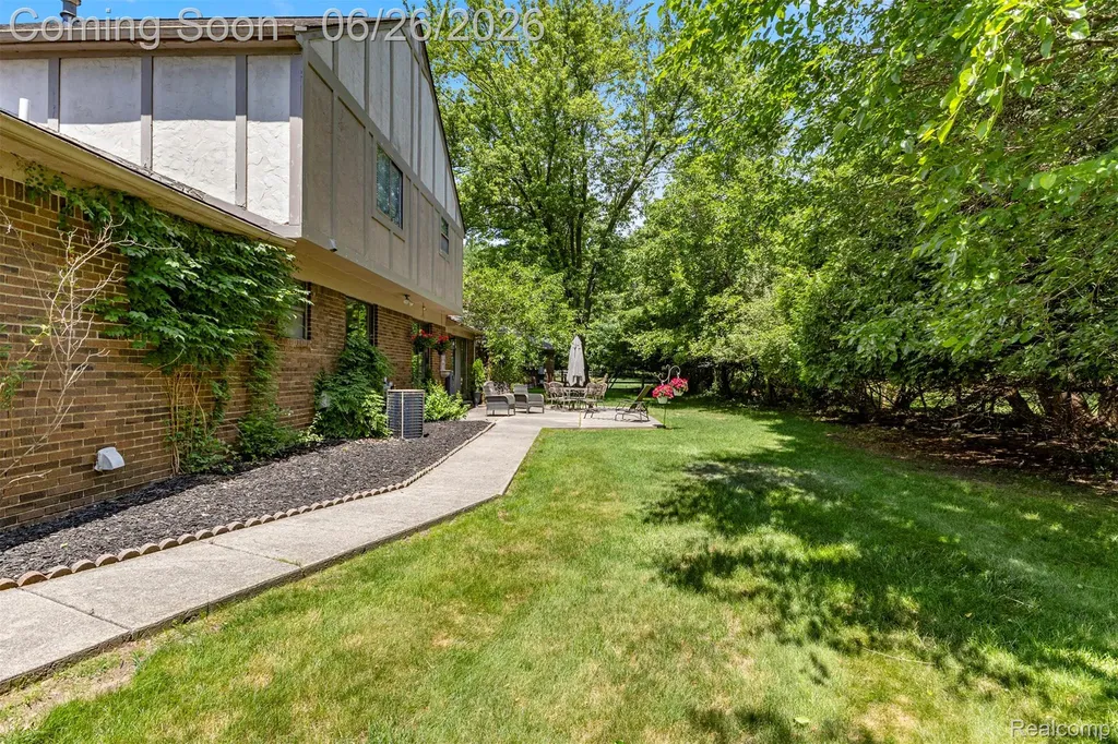 17520 Laurel Drive Livonia City MI 48152