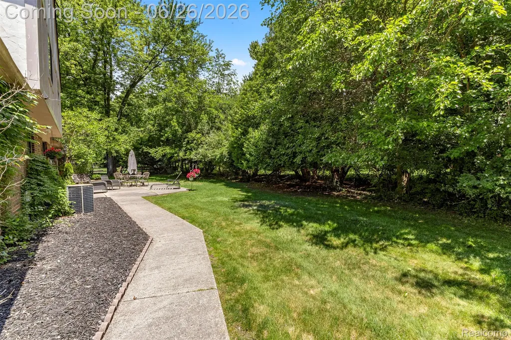 17520 Laurel Drive Livonia City MI 48152