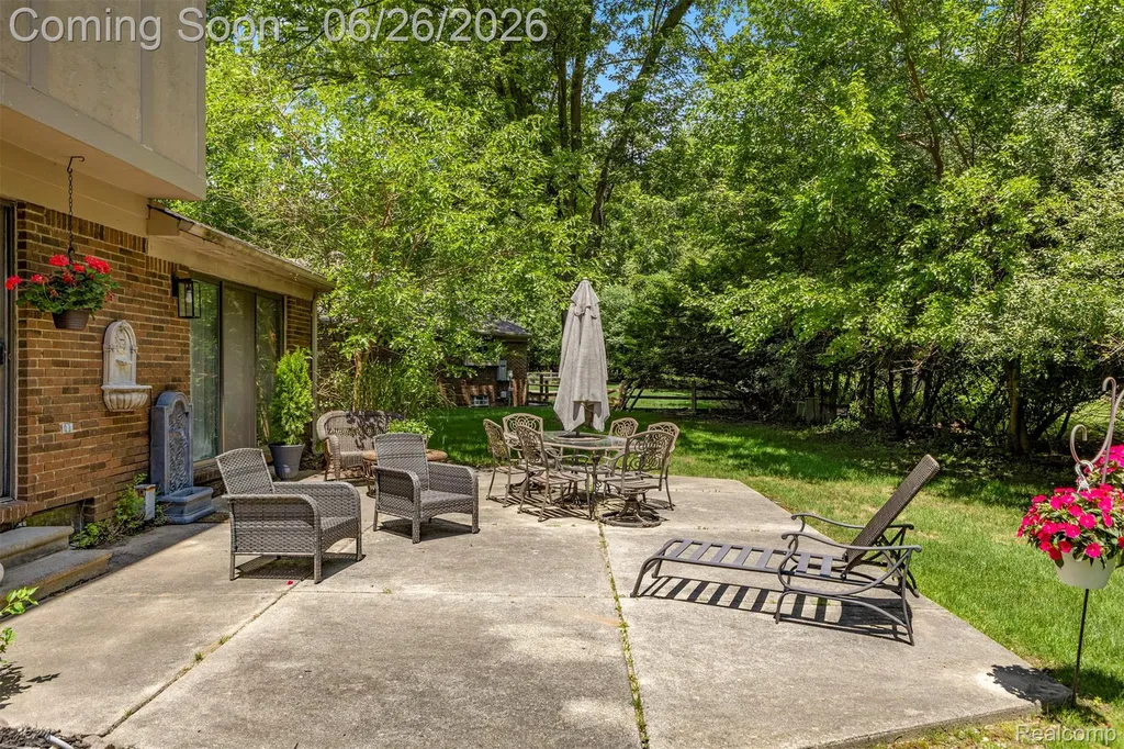 17520 Laurel Drive Livonia City MI 48152