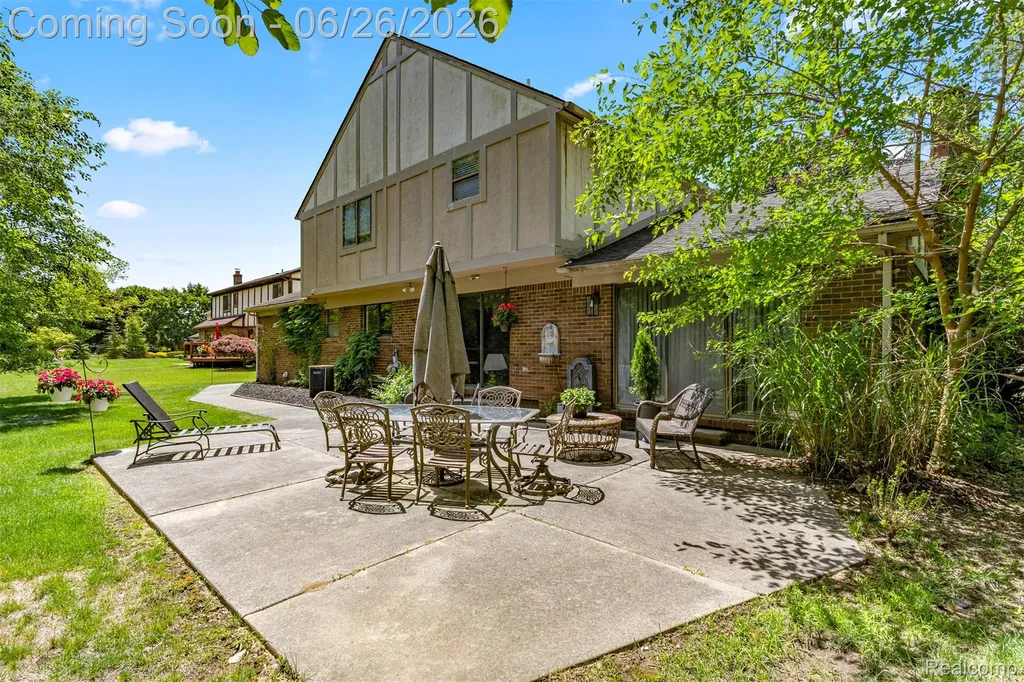 17520 Laurel Drive Livonia City MI 48152