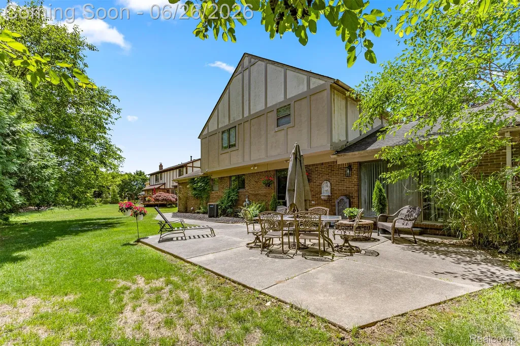 17520 Laurel Drive Livonia City MI 48152