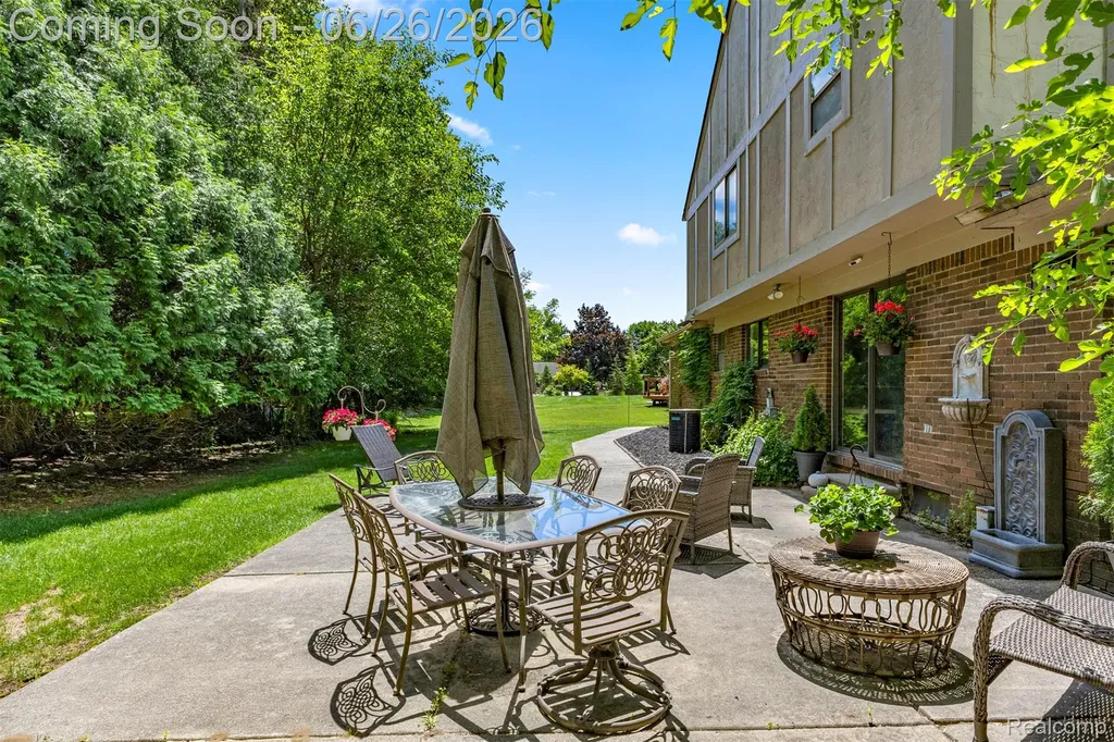17520 Laurel Drive Livonia City MI 48152