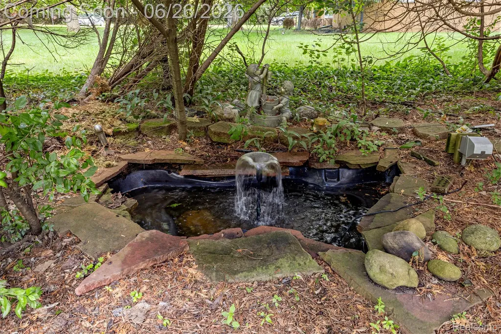17520 Laurel Drive Livonia City MI 48152