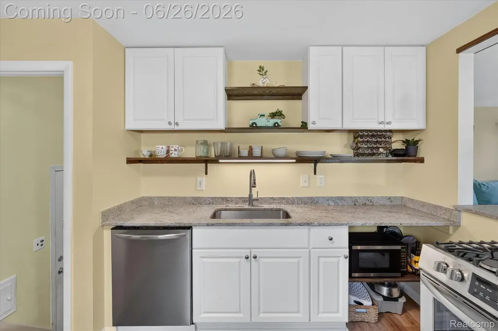 852 Manor Drive Milford Village MI 48381