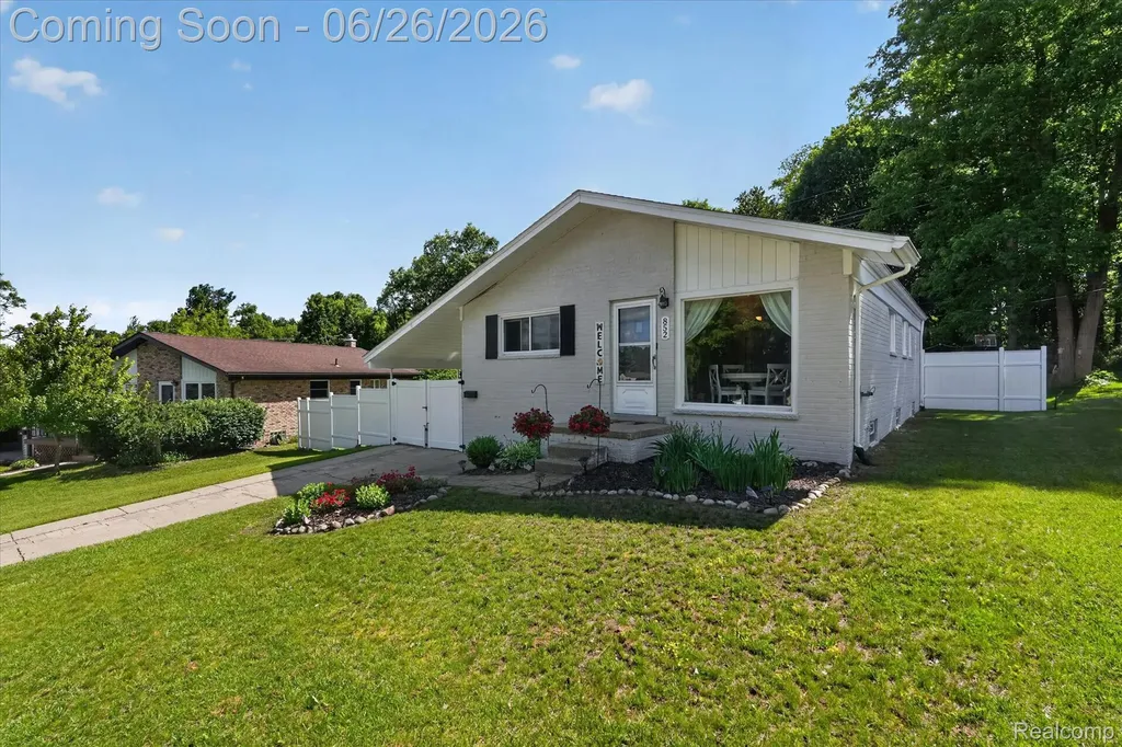 852 Manor Drive Milford Village MI 48381