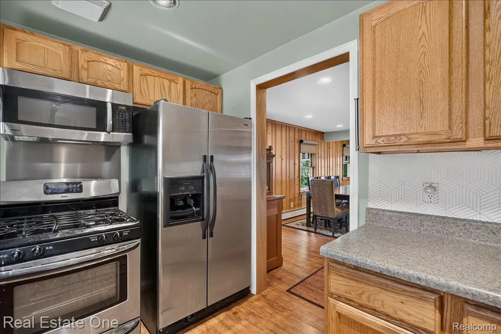 836 Pine Tree Road W Orion Charter Township MI 48362