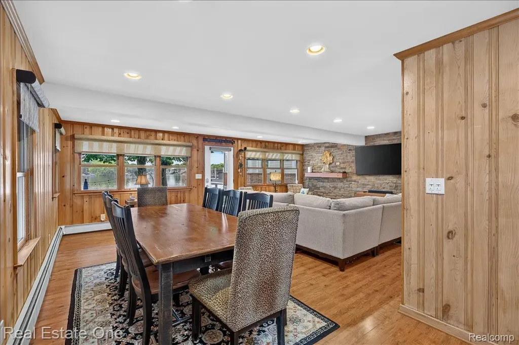 836 Pine Tree Road W Orion Charter Township MI 48362