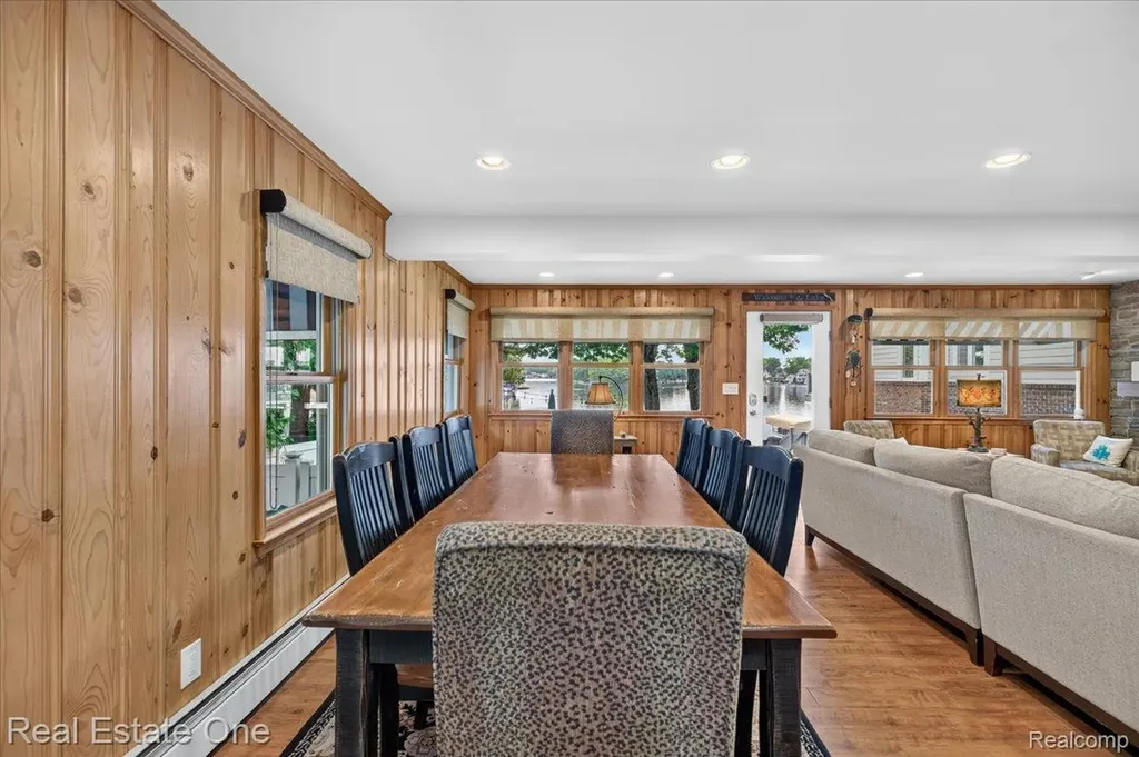 836 Pine Tree Road W Orion Charter Township MI 48362