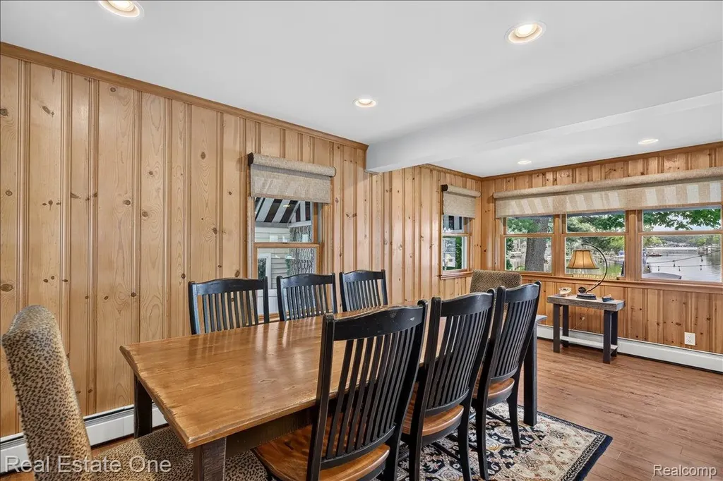836 Pine Tree Road W Orion Charter Township MI 48362