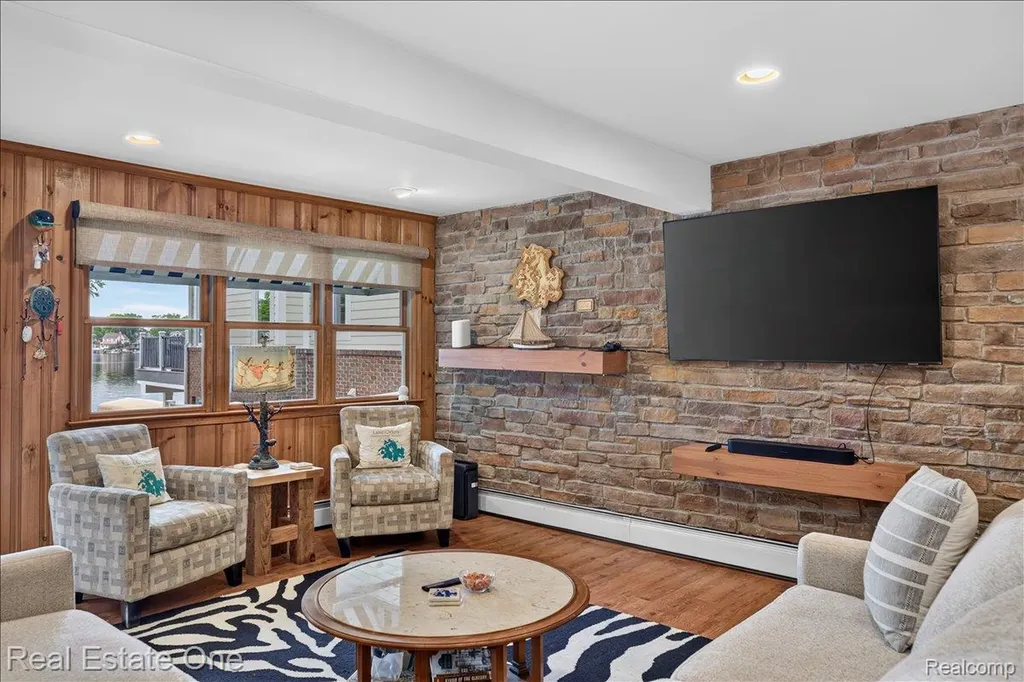 836 Pine Tree Road W Orion Charter Township MI 48362