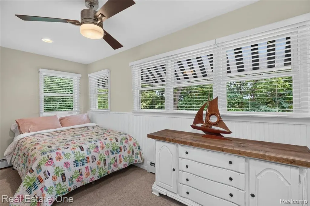 836 Pine Tree Road W Orion Charter Township MI 48362