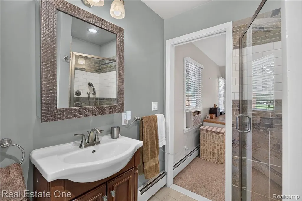 836 Pine Tree Road W Orion Charter Township MI 48362