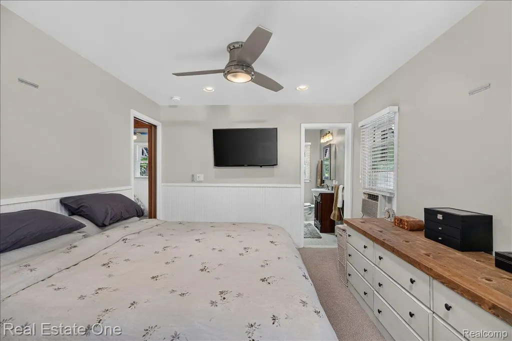 836 Pine Tree Road W Orion Charter Township MI 48362