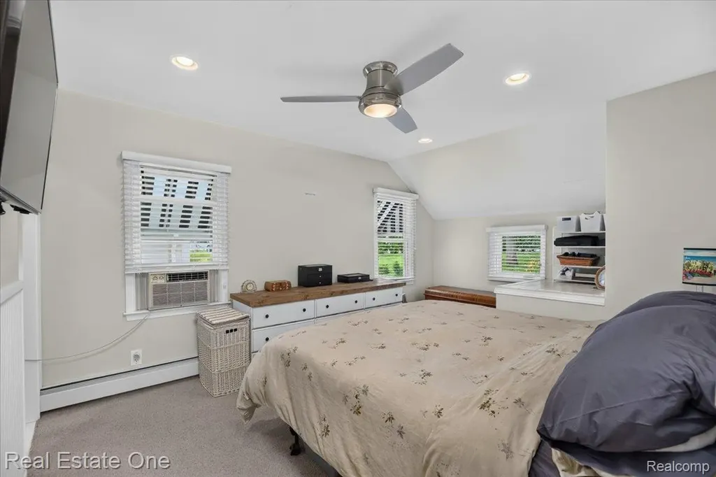 836 Pine Tree Road W Orion Charter Township MI 48362