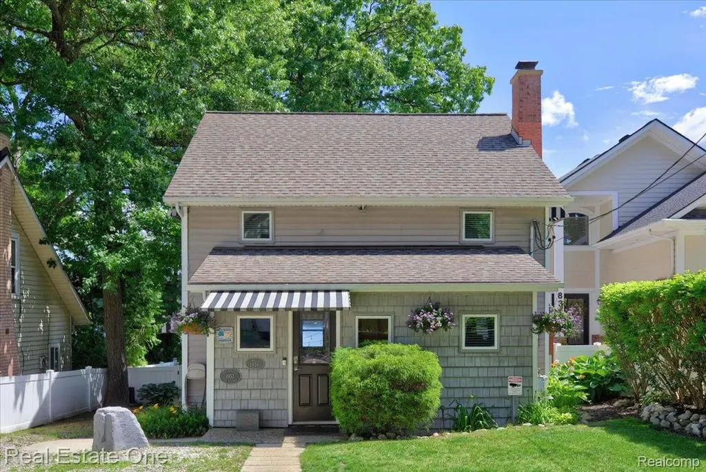 836 Pine Tree Road W Orion Charter Township MI 48362