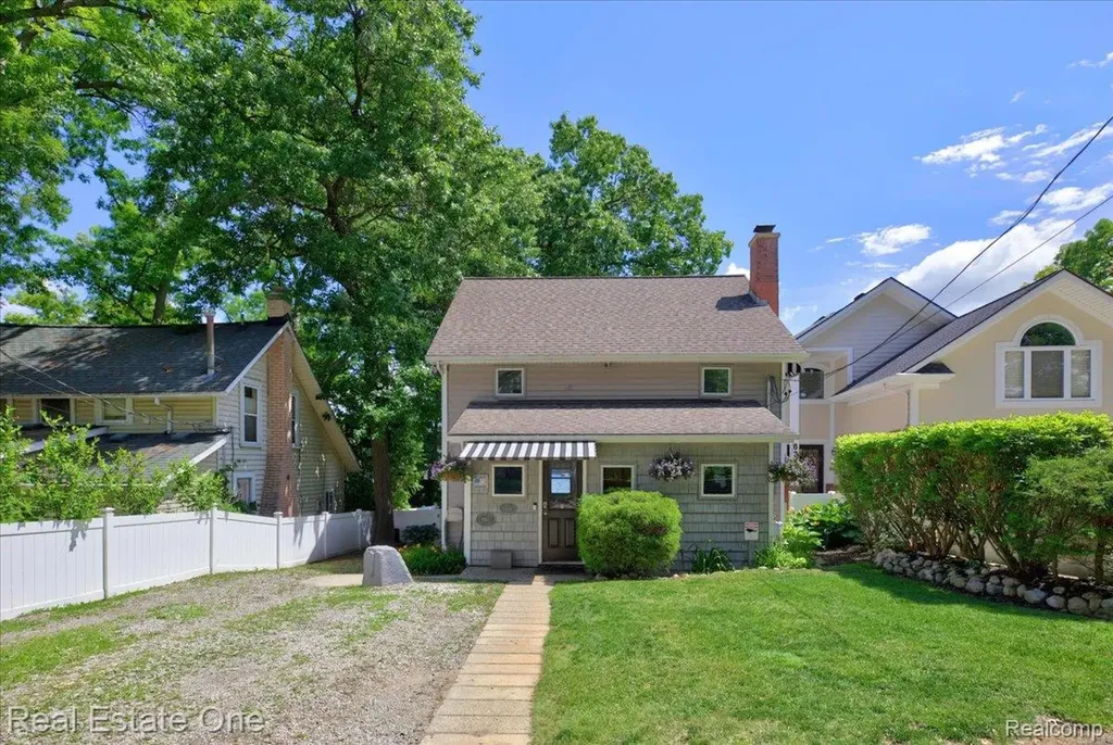 836 Pine Tree Road W Orion Charter Township MI 48362
