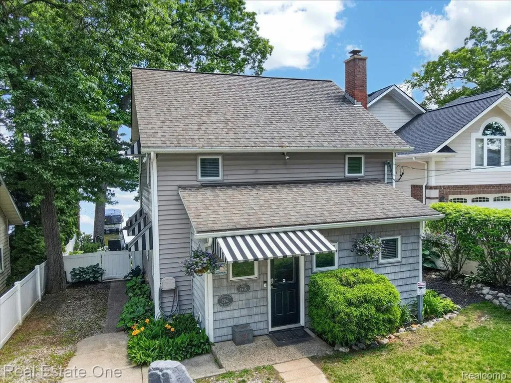 836 Pine Tree Road W Orion Charter Township MI 48362