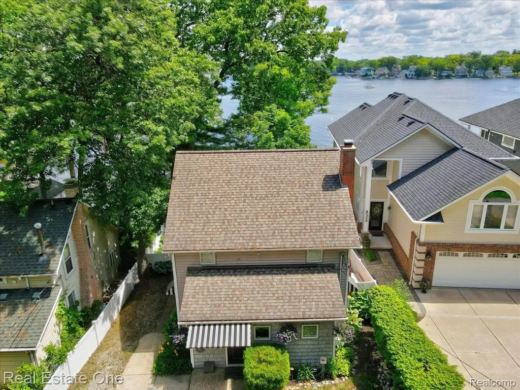 836 Pine Tree Road W Orion Charter Township MI 48362