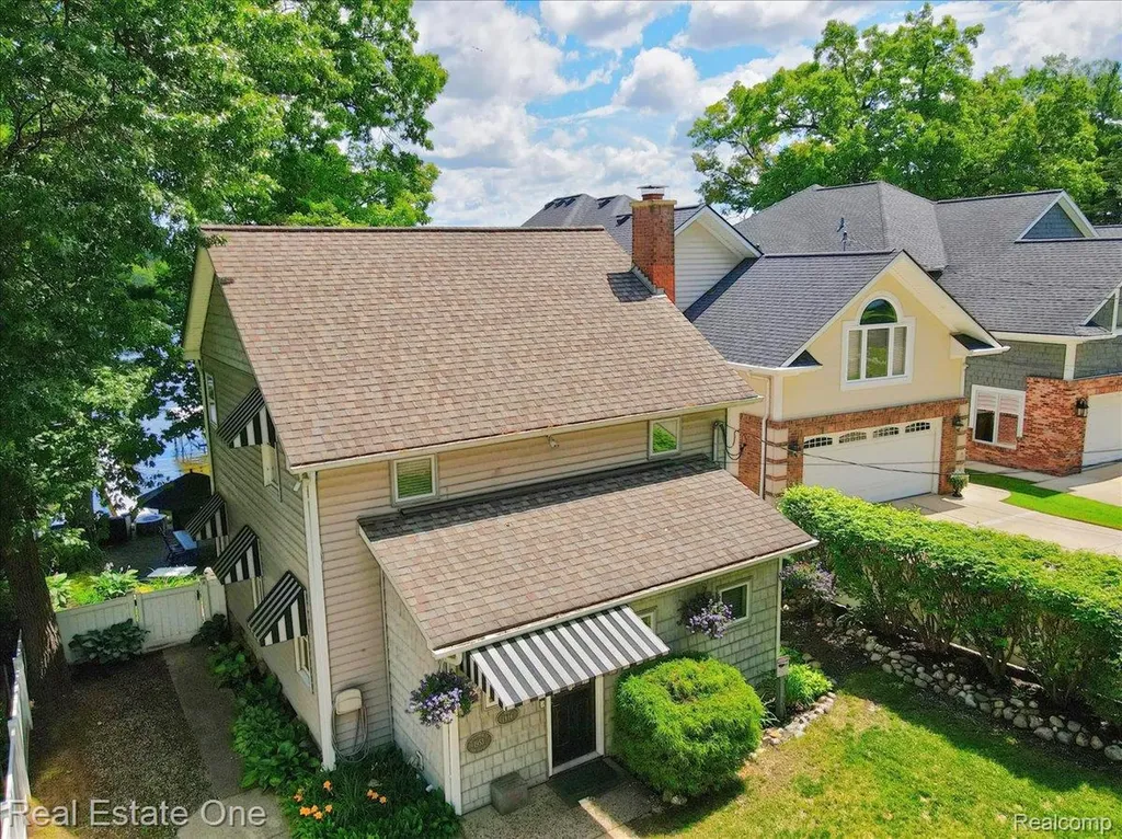836 Pine Tree Road W Orion Charter Township MI 48362