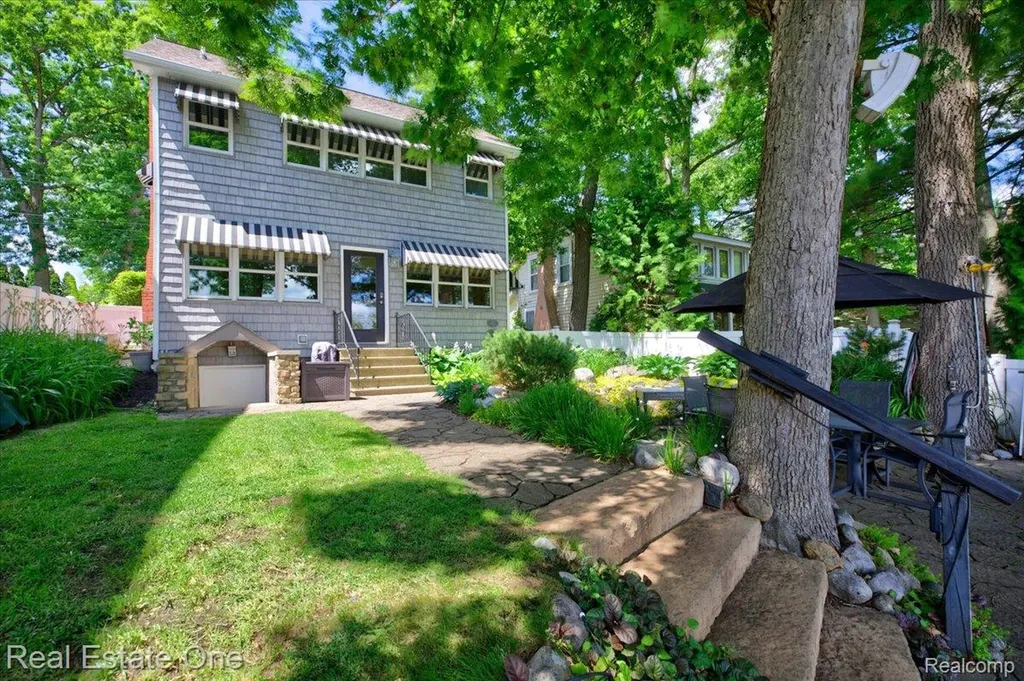836 Pine Tree Road W Orion Charter Township MI 48362
