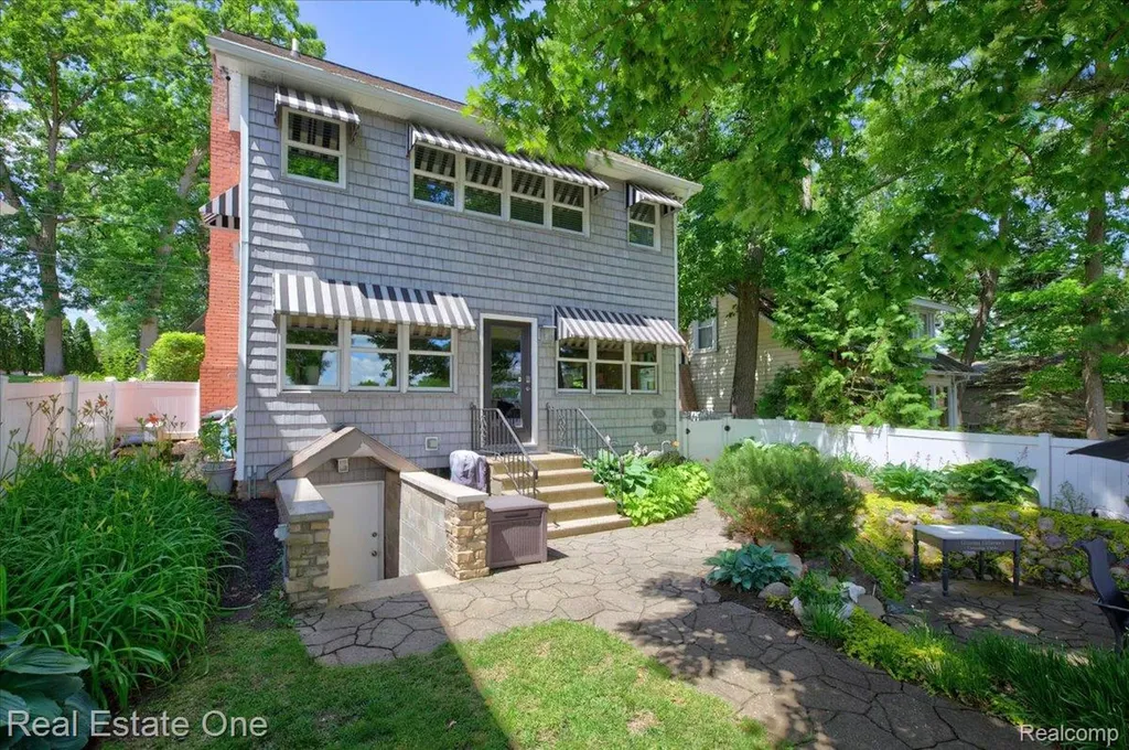 836 Pine Tree Road W Orion Charter Township MI 48362