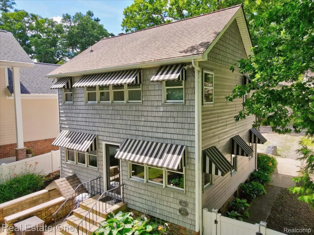 836 Pine Tree Road W Orion Charter Township MI 48362