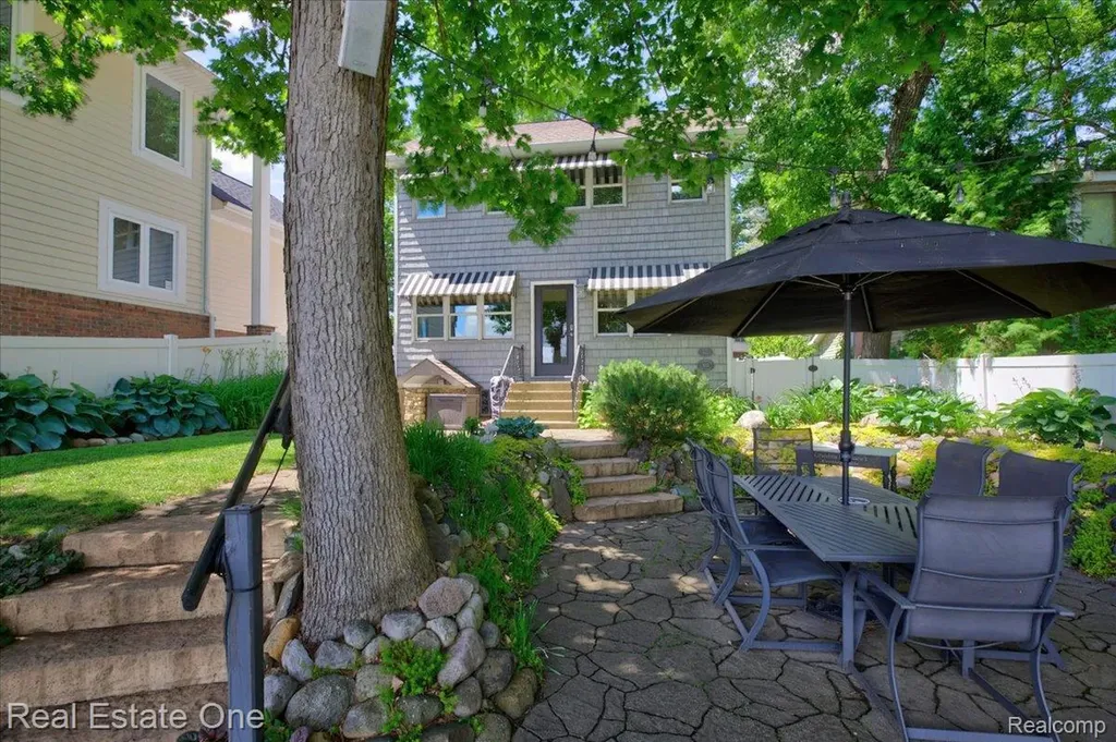 836 Pine Tree Road W Orion Charter Township MI 48362