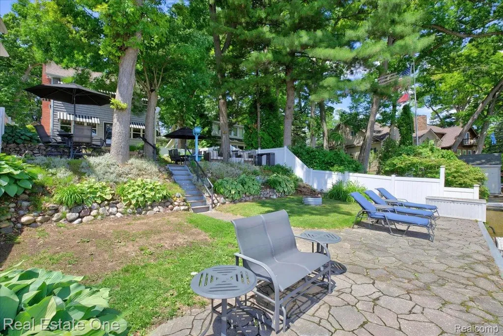836 Pine Tree Road W Orion Charter Township MI 48362