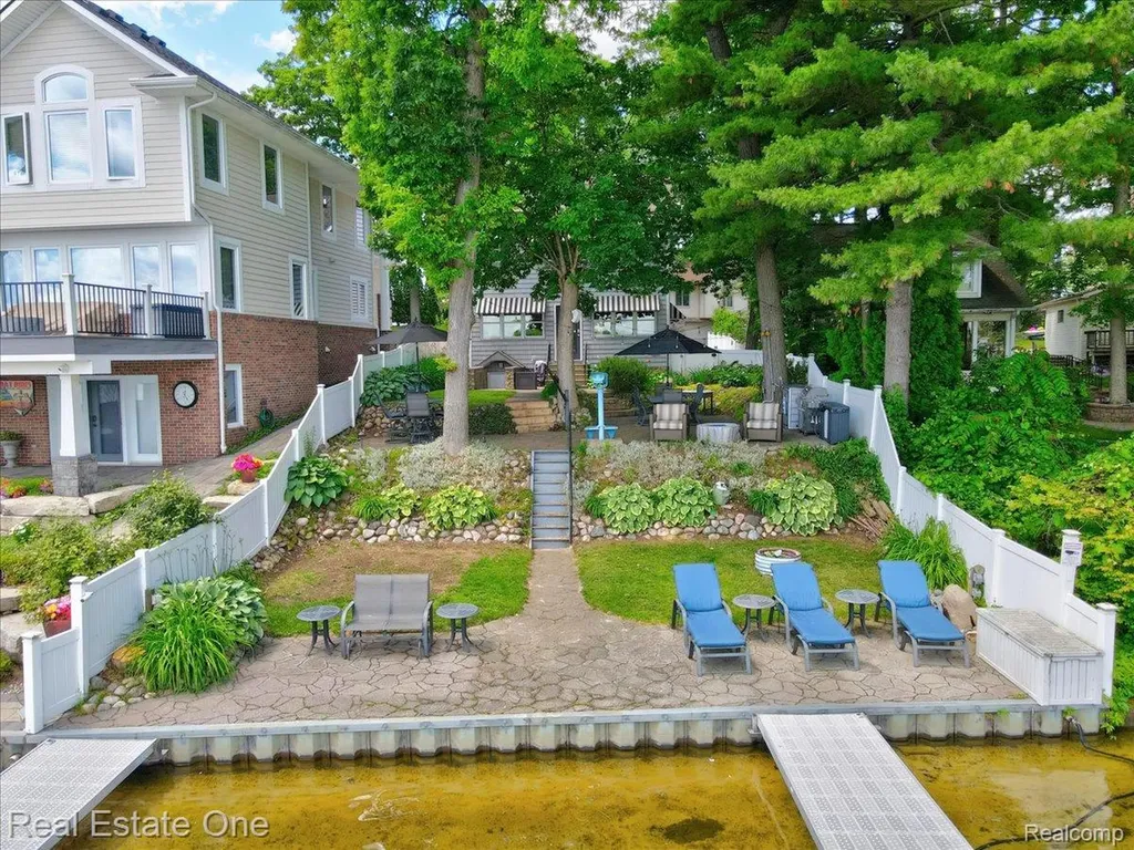 836 Pine Tree Road W Orion Charter Township MI 48362