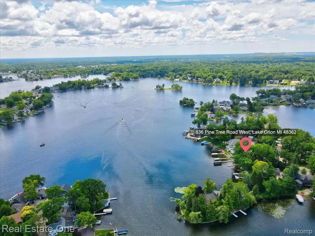 836 Pine Tree Road W Orion Charter Township MI 48362