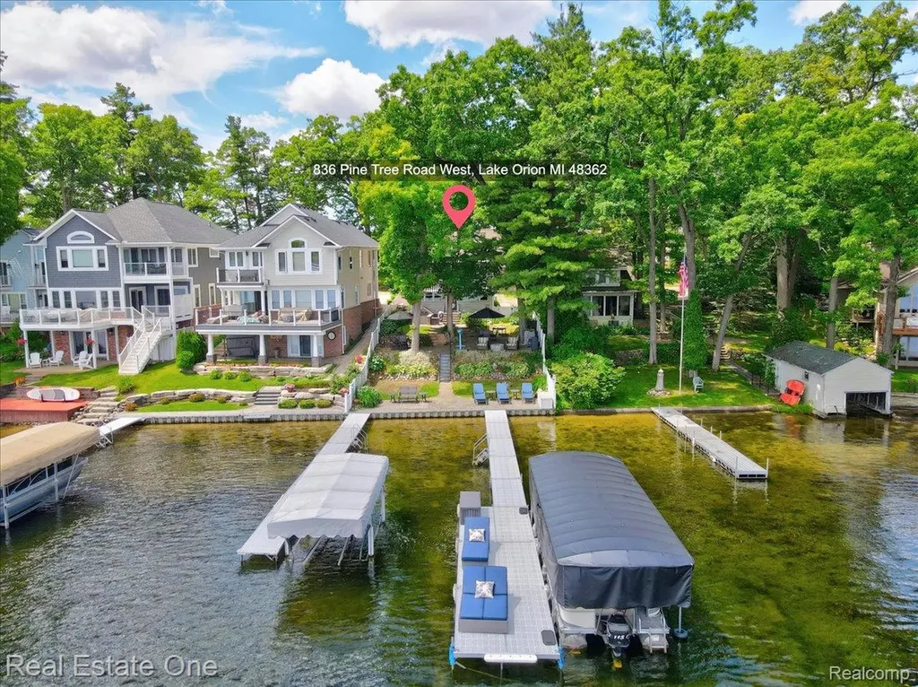 836 Pine Tree Road W Orion Charter Township MI 48362