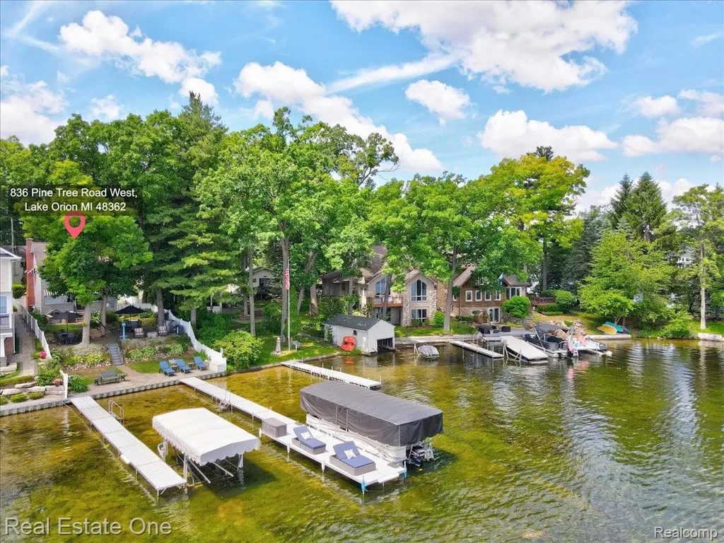 836 Pine Tree Road W Orion Charter Township MI 48362