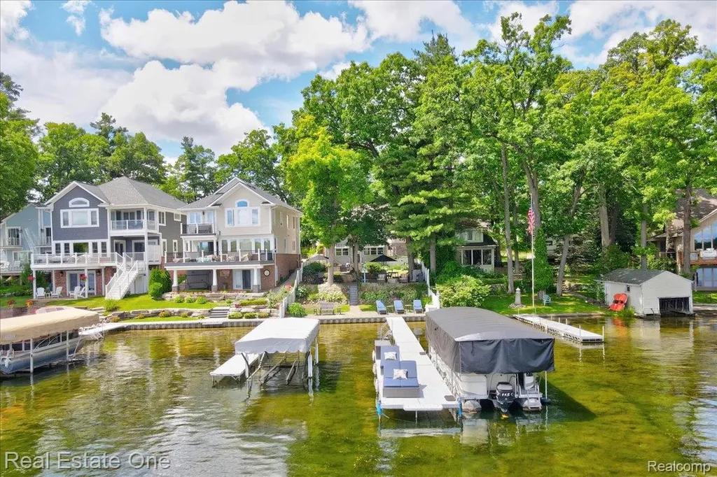 836 Pine Tree Road W Orion Charter Township MI 48362