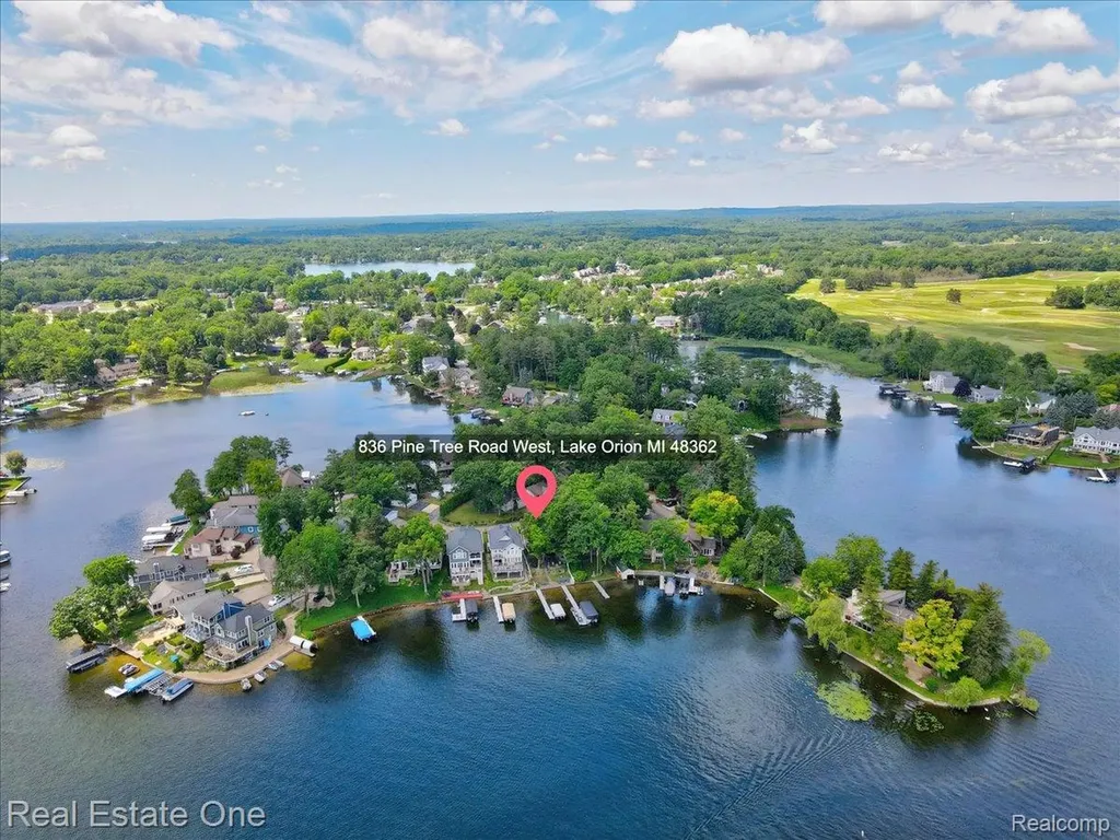 836 Pine Tree Road W Orion Charter Township MI 48362