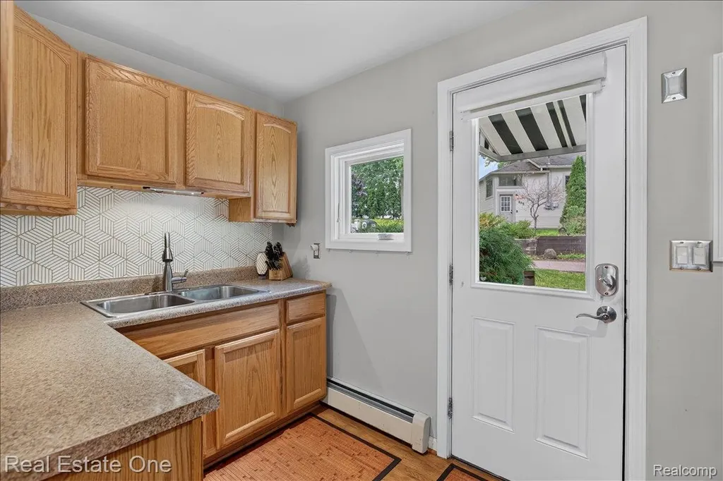 836 Pine Tree Road W Orion Charter Township MI 48362