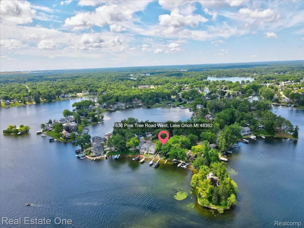 836 Pine Tree Road W Orion Charter Township MI 48362