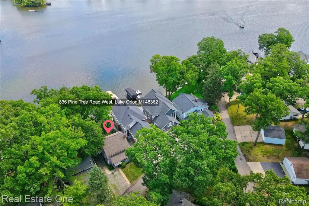 836 Pine Tree Road W Orion Charter Township MI 48362