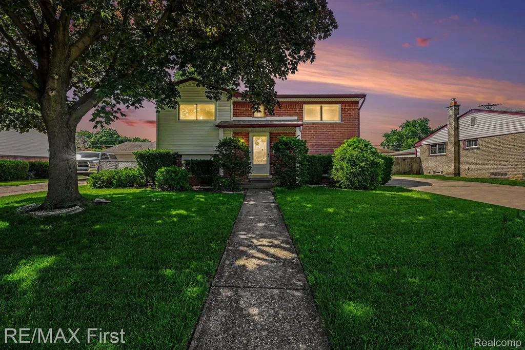 15628 Canberra Street Roseville City MI 48066