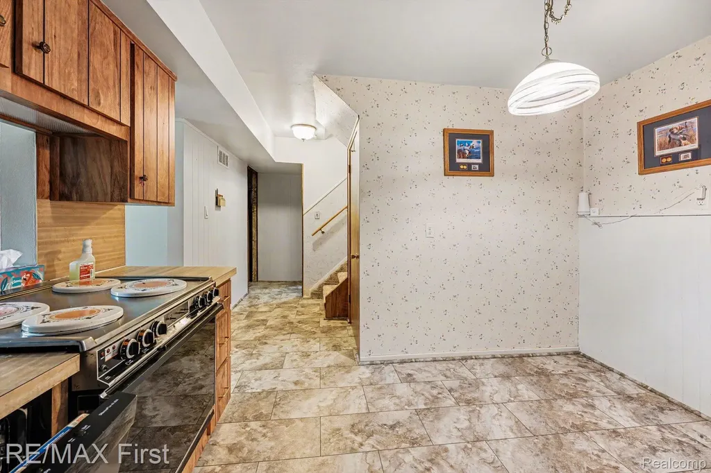15628 Canberra Street Roseville City MI 48066