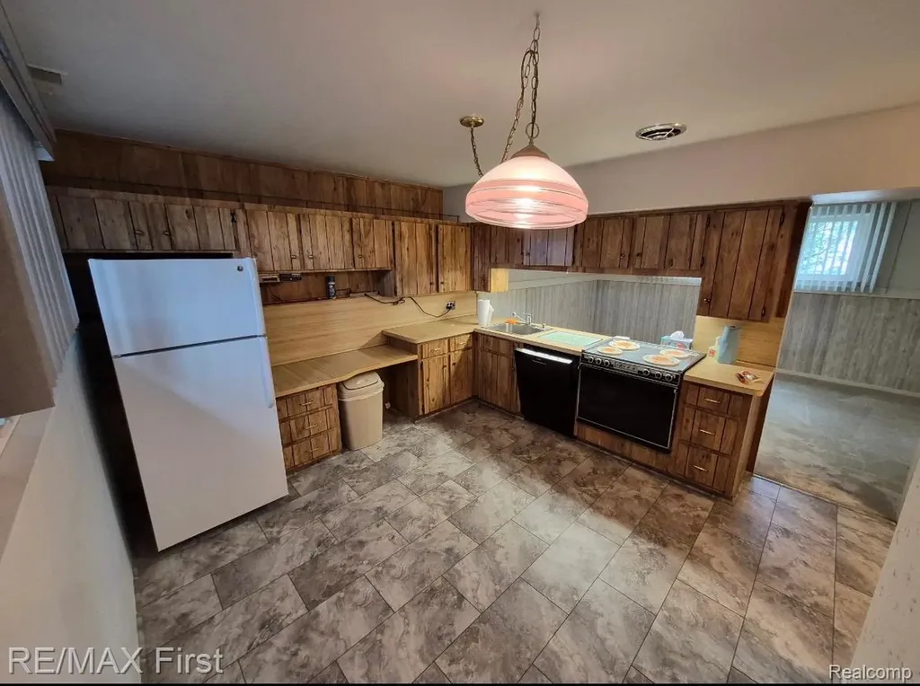 15628 Canberra Street Roseville City MI 48066