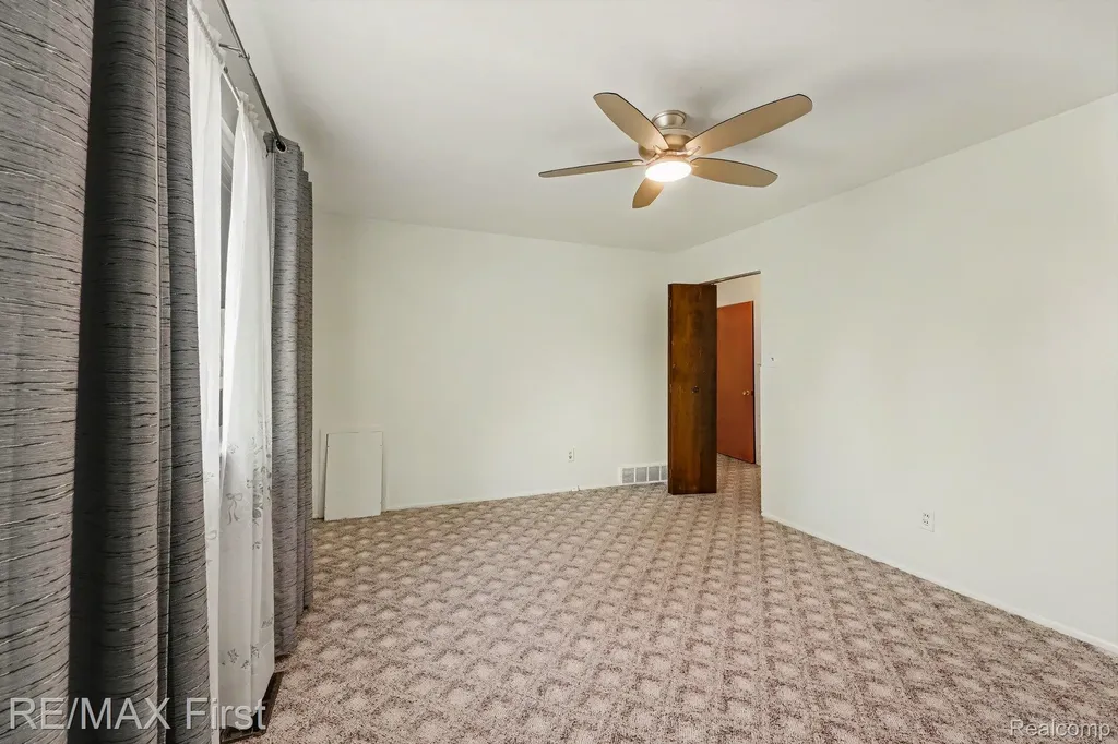 15628 Canberra Street Roseville City MI 48066
