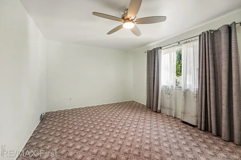 15628 Canberra Street Roseville City MI 48066