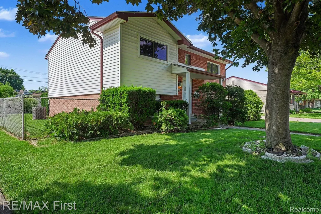 15628 Canberra Street Roseville City MI 48066
