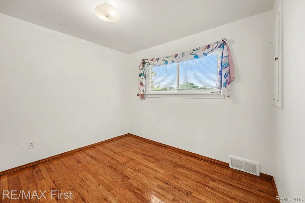 15628 Canberra Street Roseville City MI 48066