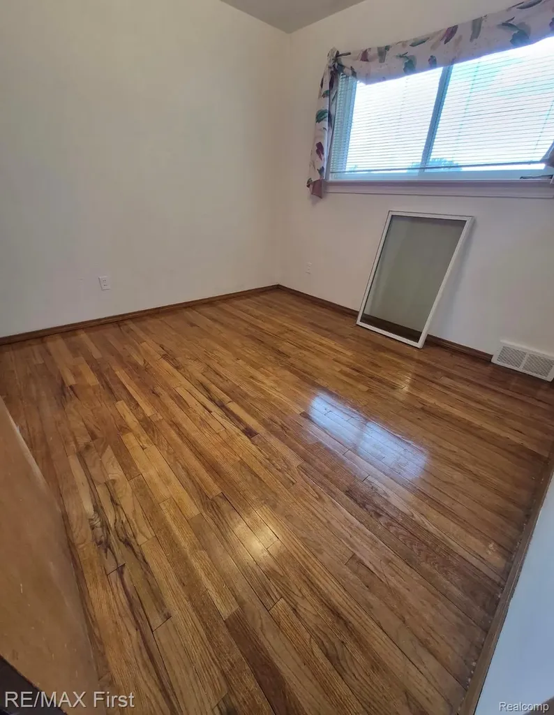 15628 Canberra Street Roseville City MI 48066